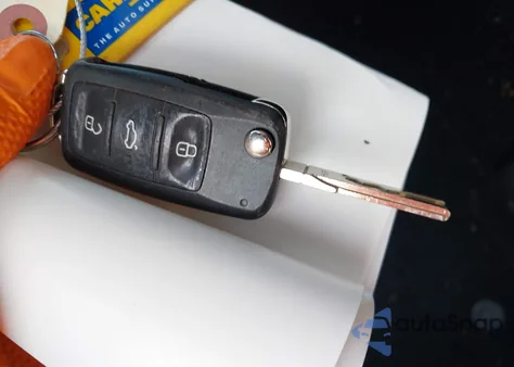 2018 Volkswagen Tiguan Limited 2.0T z USA, uszkodzony, nr VIN WVGBV7AXXJK004430